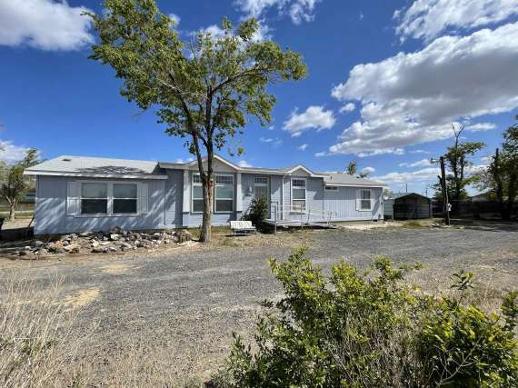 Centrally Located Manufactured Home For Sale in Silver Springs